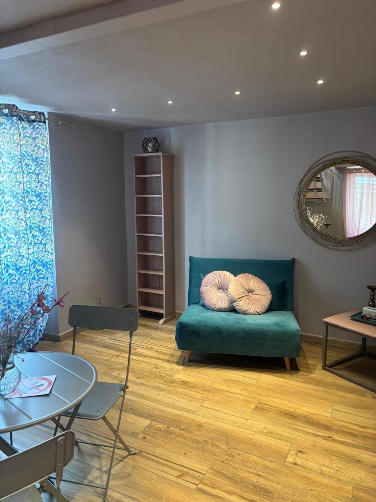 Dantes Apartment Pieve di Teco Bagian luar foto