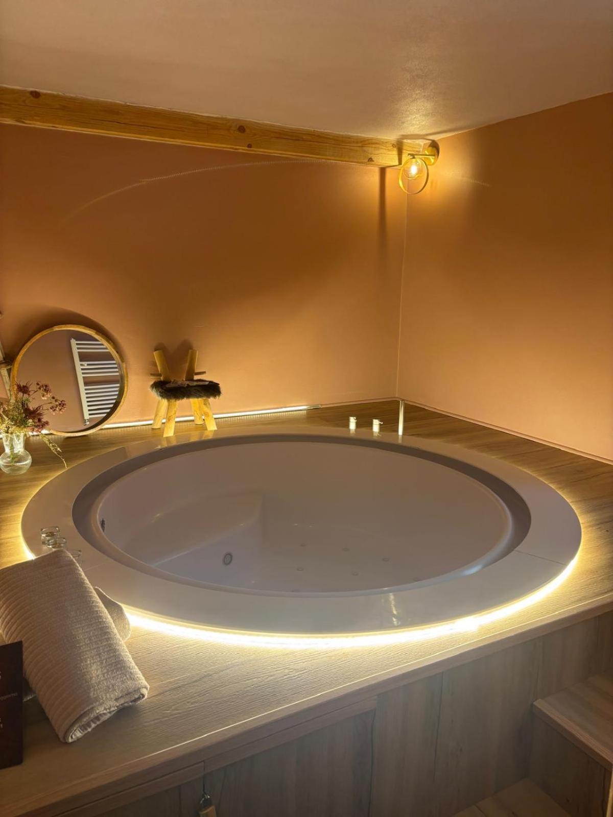 Dantes Apartment Pieve di Teco Bagian luar foto